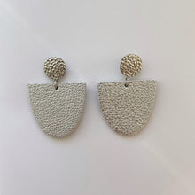 Load image into Gallery viewer, USNJENI UHANI ELIP- SREBRNI / HANDMADE LEATHER EARRINGS ELIP-SIVER