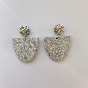 USNJENI UHANI ELIP- SREBRNI / HANDMADE LEATHER EARRINGS ELIP-SIVER