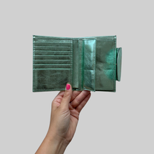 Load image into Gallery viewer, MEDIUM WOMAN&#39;S WALLET- METALLIC LIGHT GREEN