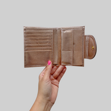Load image into Gallery viewer, MEDIUM WOMAN&#39;S WALLET- ROSE GOLD
